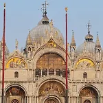 Friendly Venice Suites - Luxury Suites in Venice