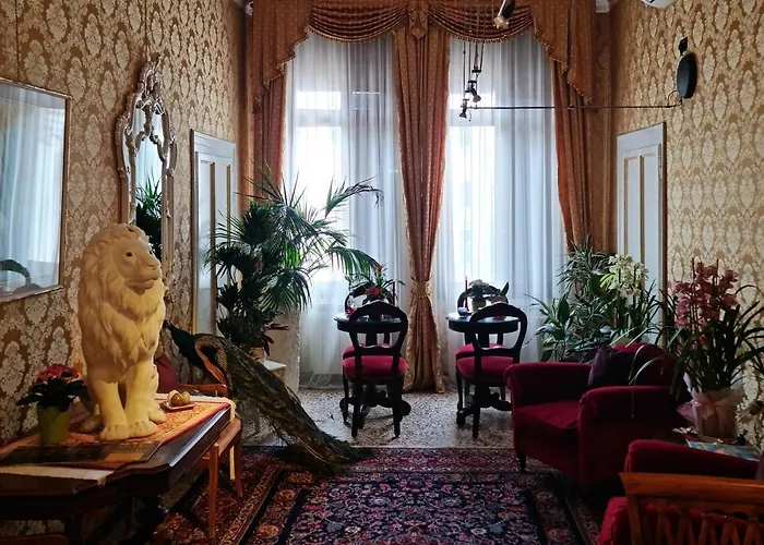 Friendly Venice Suites - Luxury Suites in Venice