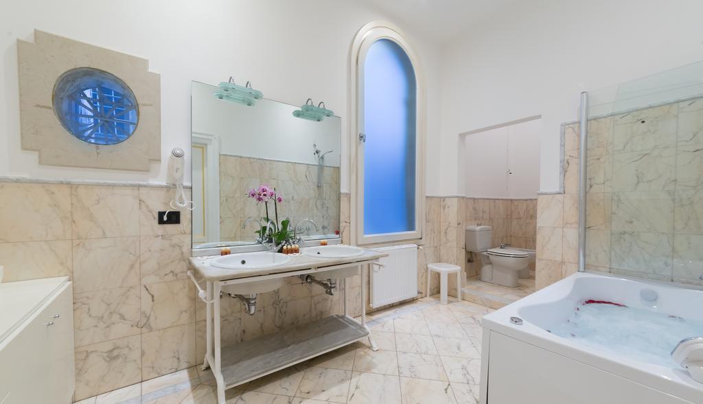 Friendly - Luxury In